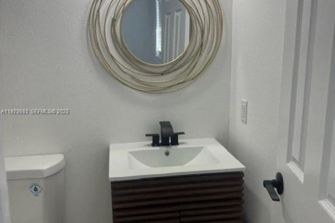 House in Miami, Florida 3 bedrooms, 102.84 sq.m. № 2076890 - photo 13