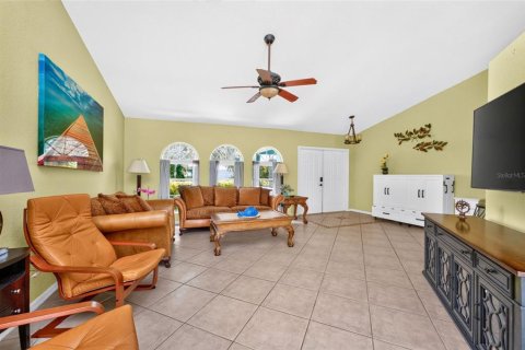 Villa ou maison à vendre à Port Charlotte, Floride: 3 chambres, 174.38 m2 № 2355174 - photo 8