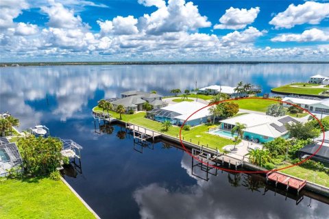 Villa ou maison à vendre à Port Charlotte, Floride: 3 chambres, 174.38 m2 № 2355174 - photo 2