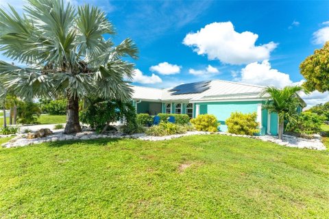 Villa ou maison à vendre à Port Charlotte, Floride: 3 chambres, 174.38 m2 № 2355174 - photo 4