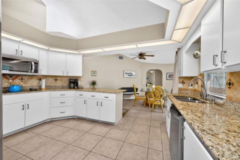 Villa ou maison à vendre à Port Charlotte, Floride: 3 chambres, 174.38 m2 № 2355174 - photo 12