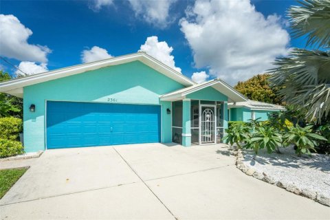 House in Port Charlotte, Florida 3 bedrooms, 174.38 sq.m. № 2355174
