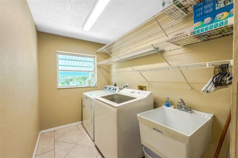 Villa ou maison à vendre à Port Charlotte, Floride: 3 chambres, 174.38 m2 № 2355174 - photo 29