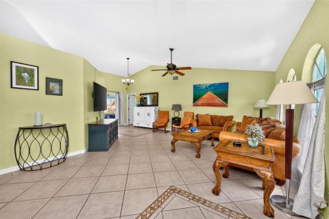 Villa ou maison à vendre à Port Charlotte, Floride: 3 chambres, 174.38 m2 № 2355174 - photo 10