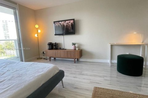 Condo in Sunny Isles Beach, Florida  № 1729175 - photo 11