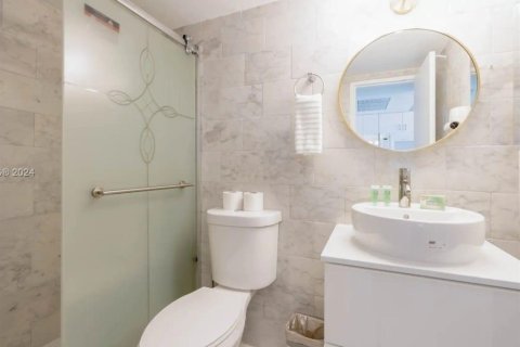 Condo in Sunny Isles Beach, Florida  № 1729175 - photo 12