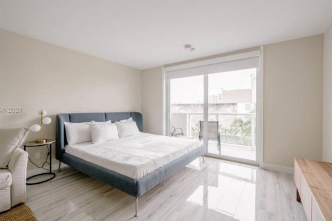 Condo in Sunny Isles Beach, Florida  № 1729175 - photo 9