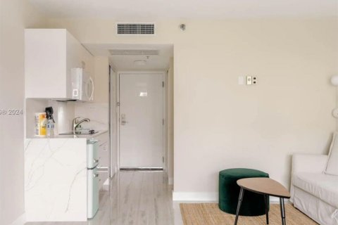 Condo in Sunny Isles Beach, Florida  № 1729175 - photo 2