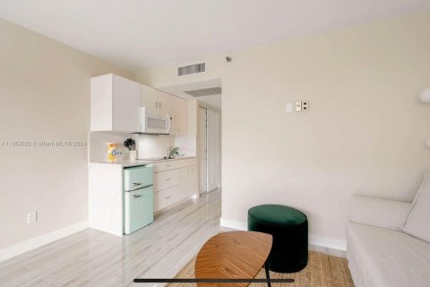 Condo in Sunny Isles Beach, Florida  № 1729175 - photo 5