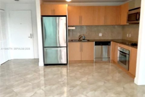 Condo in Miami, Florida, 1 bedroom  № 2152878 - photo 11