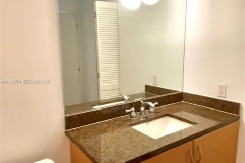 Condo in Miami, Florida, 1 bedroom  № 2152878 - photo 18
