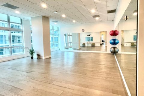 Condo in Miami, Florida, 1 bedroom  № 2152878 - photo 2