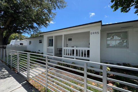 Дом в Майами, Флорида 3 спальни, 167.04м2 № 2049662