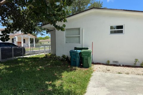 Купить виллу или дом в Майами, Флорида 3 спальни, 167.04м2, № 2049662 - фото 4