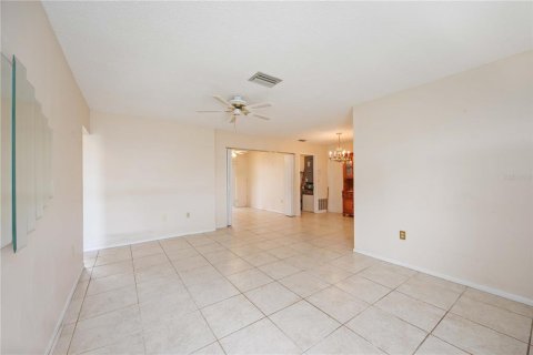 Condo in Bradenton, Florida, 2 bedrooms  № 1902670 - photo 7