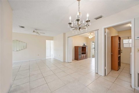 Condo in Bradenton, Florida, 2 bedrooms  № 1902670 - photo 11