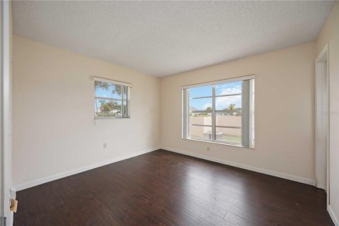 Condo in Bradenton, Florida, 2 bedrooms  № 1902670 - photo 19