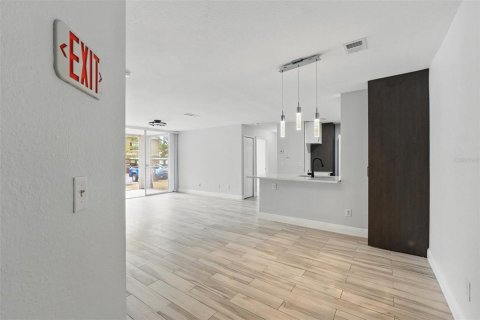 Copropriété à louer à Orlando, Floride: 3 chambres, 110.83 m2 № 2407109 - photo 4
