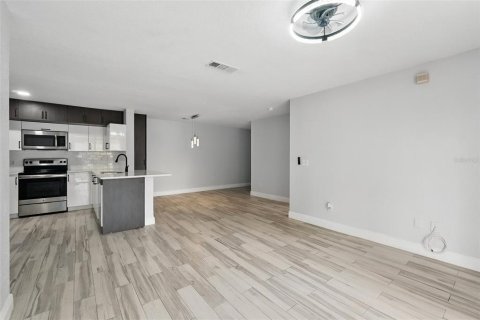 Copropriété à louer à Orlando, Floride: 3 chambres, 110.83 m2 № 2407109 - photo 11