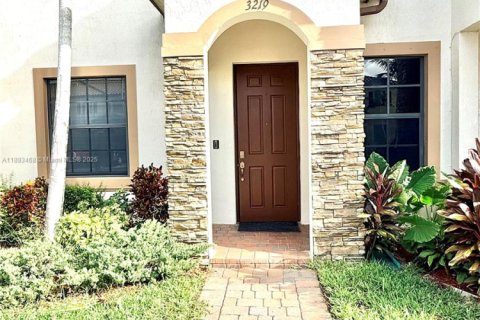 Adosado en alquiler en Homestead, Florida, 2 dormitorios, 113.71 m2 № 1946630 - foto 2