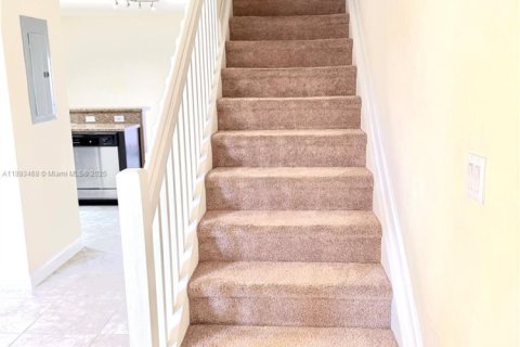 Adosado en alquiler en Homestead, Florida, 2 dormitorios, 113.71 m2 № 1946630 - foto 7