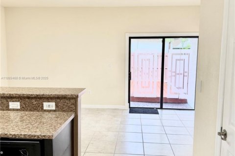 Adosado en alquiler en Homestead, Florida, 2 dormitorios, 113.71 m2 № 1946630 - foto 8