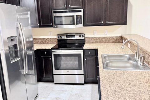 Adosado en alquiler en Homestead, Florida, 2 dormitorios, 113.71 m2 № 1946630 - foto 10