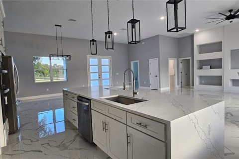 House in Eustis, Florida 4 bedrooms, 247.12 sq.m. № 1853003 - photo 17