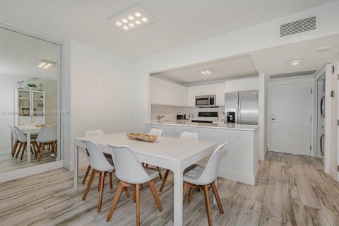 Снять в аренду кондоминиум в Майами-Бич, Флорида 1 спальня, 81.75м2, № 2035687 - фото 18