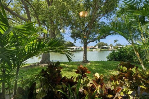 House in Holiday, Florida 2 bedrooms, 102.94 sq.m. № 2226047 - photo 21