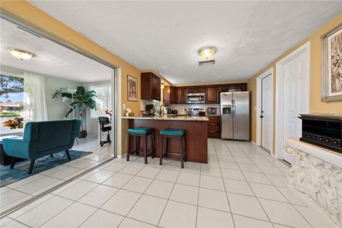 House in Holiday, Florida 2 bedrooms, 102.94 sq.m. № 2226047 - photo 9