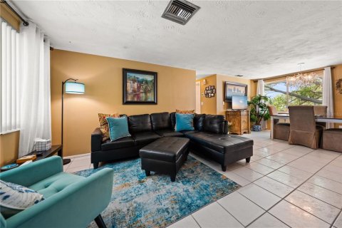 House in Holiday, Florida 2 bedrooms, 102.94 sq.m. № 2226047 - photo 5