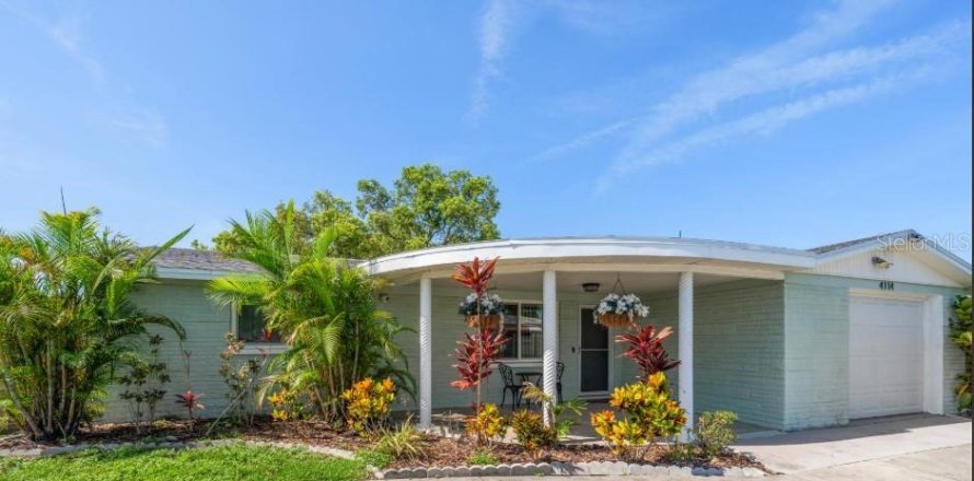 House in Holiday, Florida 2 bedrooms, 102.94 sq.m. № 2226047