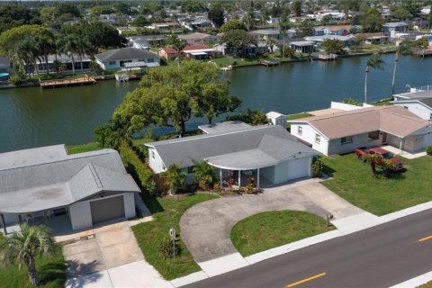 House in Holiday, Florida 2 bedrooms, 102.94 sq.m. № 2226047 - photo 2