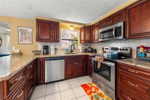 House in Holiday, Florida 2 bedrooms, 102.94 sq.m. № 2226047 - photo 8