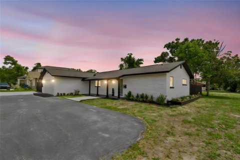 Villa ou maison à Saint Petersburg, Floride 3 chambres, 158.03 m2 № 2198786