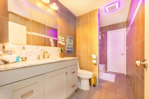 Casa en venta en West Palm Beach, Florida, 4 dormitorios, 281.03 m2 № 2374807 - foto 21