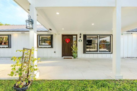 Casa en venta en West Palm Beach, Florida, 4 dormitorios, 281.03 m2 № 2374807 - foto 7