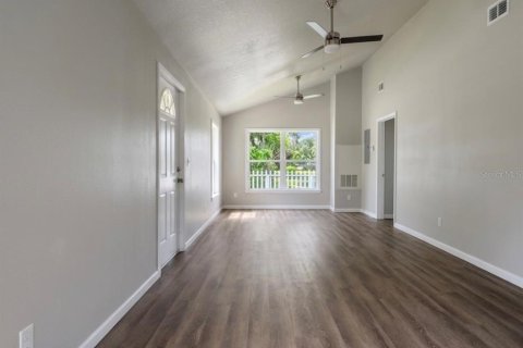 Casa en venta en Groveland, Florida, 3 dormitorios, 71.35 m2 № 2105152 - foto 2