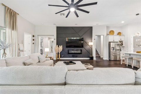 House in Fish Hawk, Florida 5 bedrooms, 435.53 sq.m. № 2287523 - photo 20