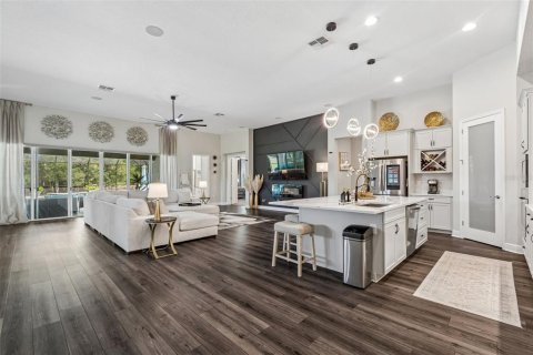House in Fish Hawk, Florida 5 bedrooms, 435.53 sq.m. № 2287523 - photo 14