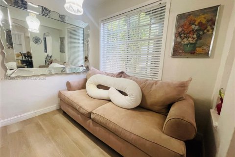 Villa ou maison à vendre à Miami, Floride: 3 chambres, 136.47 m2 № 1987534 - photo 10