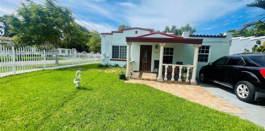 Villa ou maison à Miami, Floride 3 chambres, 136.47 m2 № 1987534