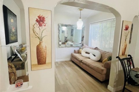 Villa ou maison à vendre à Miami, Floride: 3 chambres, 136.47 m2 № 1987534 - photo 9