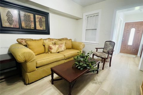 Villa ou maison à vendre à Miami, Floride: 3 chambres, 136.47 m2 № 1987534 - photo 4