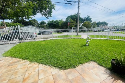 Villa ou maison à vendre à Miami, Floride: 3 chambres, 136.47 m2 № 1987534 - photo 3