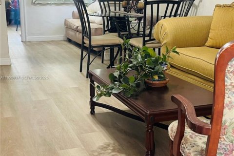 Villa ou maison à vendre à Miami, Floride: 3 chambres, 136.47 m2 № 1987534 - photo 5