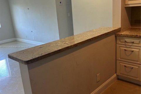 Copropriété à louer à Coral Springs, Floride: 2 chambres, 76.64 m2 № 1972776 - photo 4