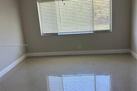 Copropriété à louer à Coral Springs, Floride: 2 chambres, 76.64 m2 № 1972776 - photo 3