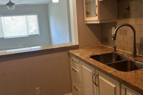 Copropriété à louer à Coral Springs, Floride: 2 chambres, 76.64 m2 № 1972776 - photo 6